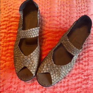 Bernie Mev. peep toe wedges